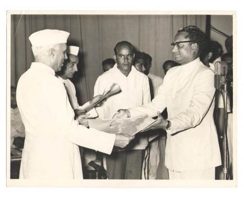  Jagat Murari (right) receives an honor from Indian Prime Minister Jawaharlal Nehru in 1956.